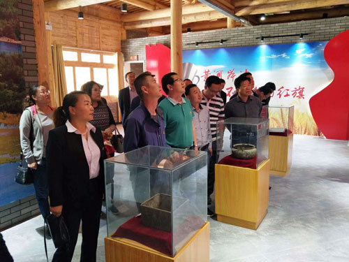海南州氣象局舉辦主題黨日活動(dòng)，組織展覽深化學(xué)習(xí)實(shí)踐